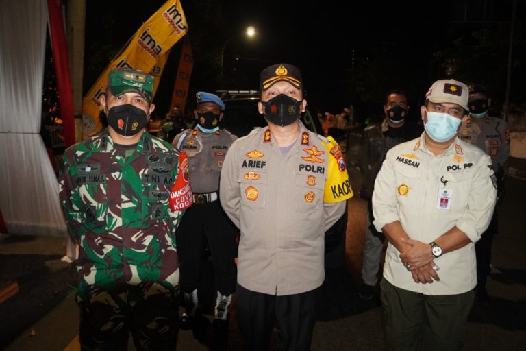 Malam Pertama PPKM Darurat di Gresik