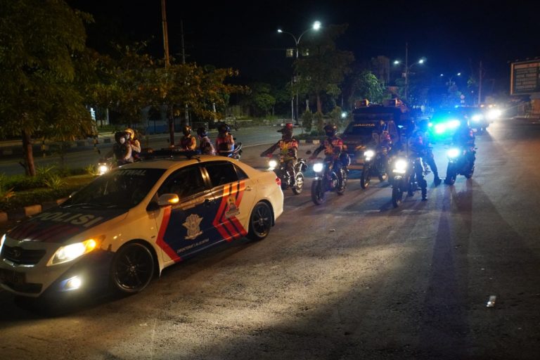 Malam Pertama PPKM Darurat di Gresik-a