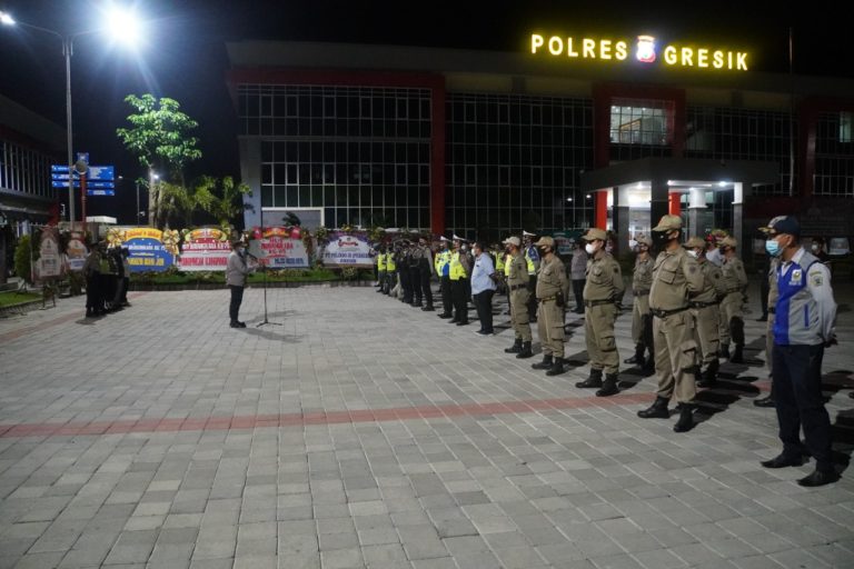 Malam Pertama PPKM Darurat di Gresik - c