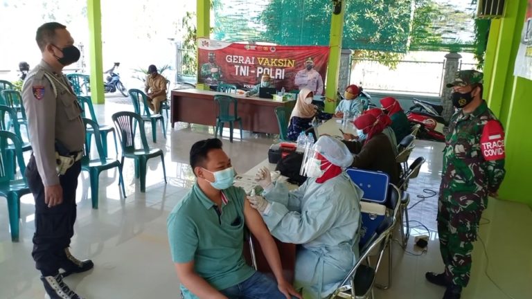 Polsek Dukun Kawal Dan Sukseskan Gerai Vaksin Presisi
