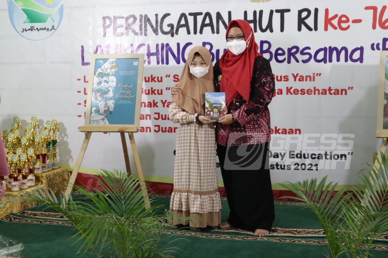 Siswa SD Iradah Gresik Buat Buku ‘Surat Kecil Untuk Gus Yani’