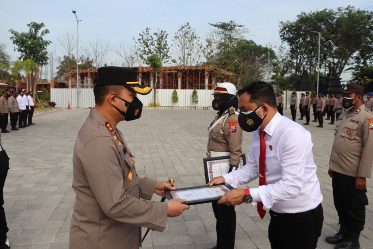 15 Anggota Polisi Gresik Dapat Reward Dari Kapolres Gresik