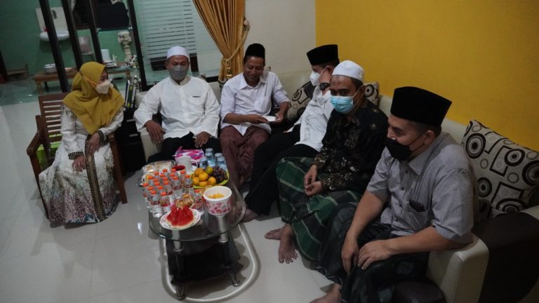 AKBP Mochamad Nur Azis Sowan Kediaman Guru Semasa di Pesantren
