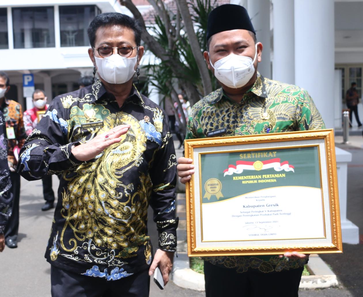 Terima Penghargaan, Bupati Gresik Ingin Sejahterakan Petani Gresik