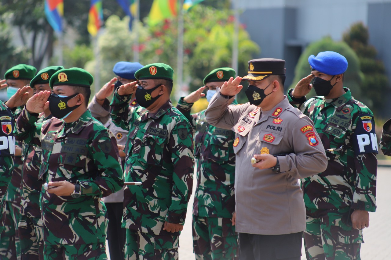 Polres Gresik Ikuti Apel Gelar Pasukan Dalam Rangka Pengamanan VVIP Kunjungan Kerja Presiden RI ke Pelabuhan JIIPE
