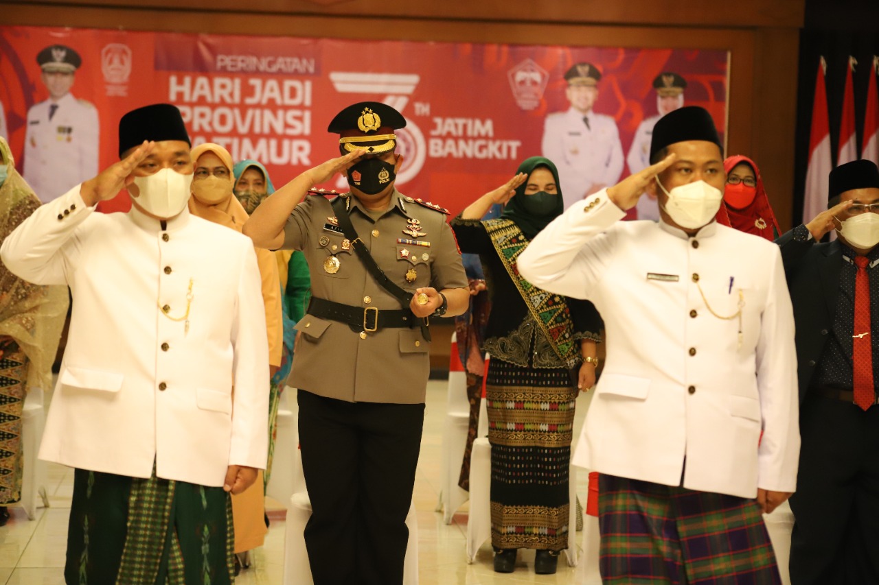 Kapolres Gresik Dampingi Bupati Dalam Upacara Hari Jadi Provinsi Jawa Timur Ke-76