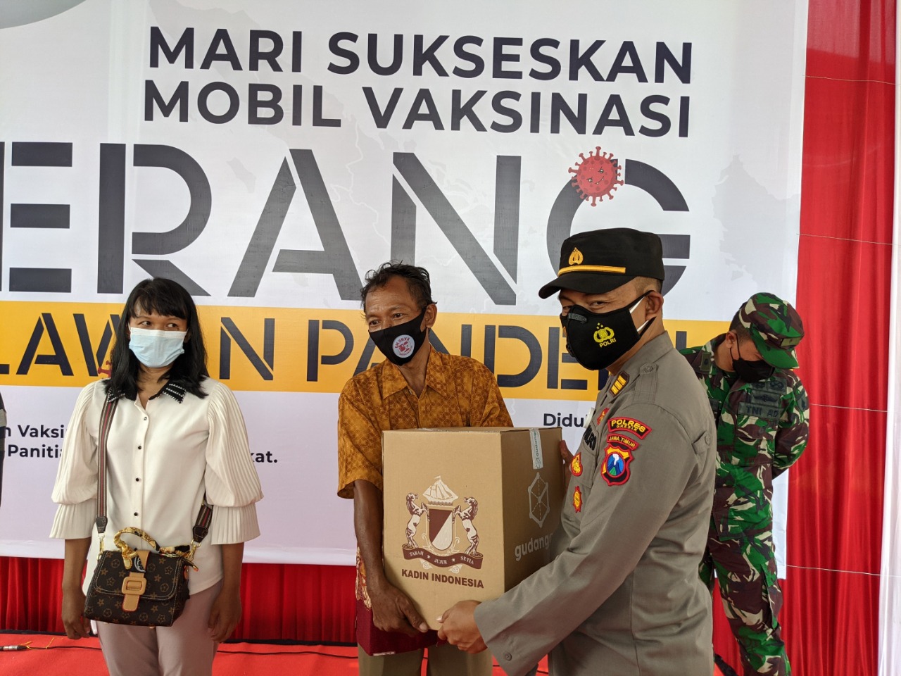 Percepat Capaian Vaksinasi, Polres Gresik Mendukung Gerai Mobil Vaksin