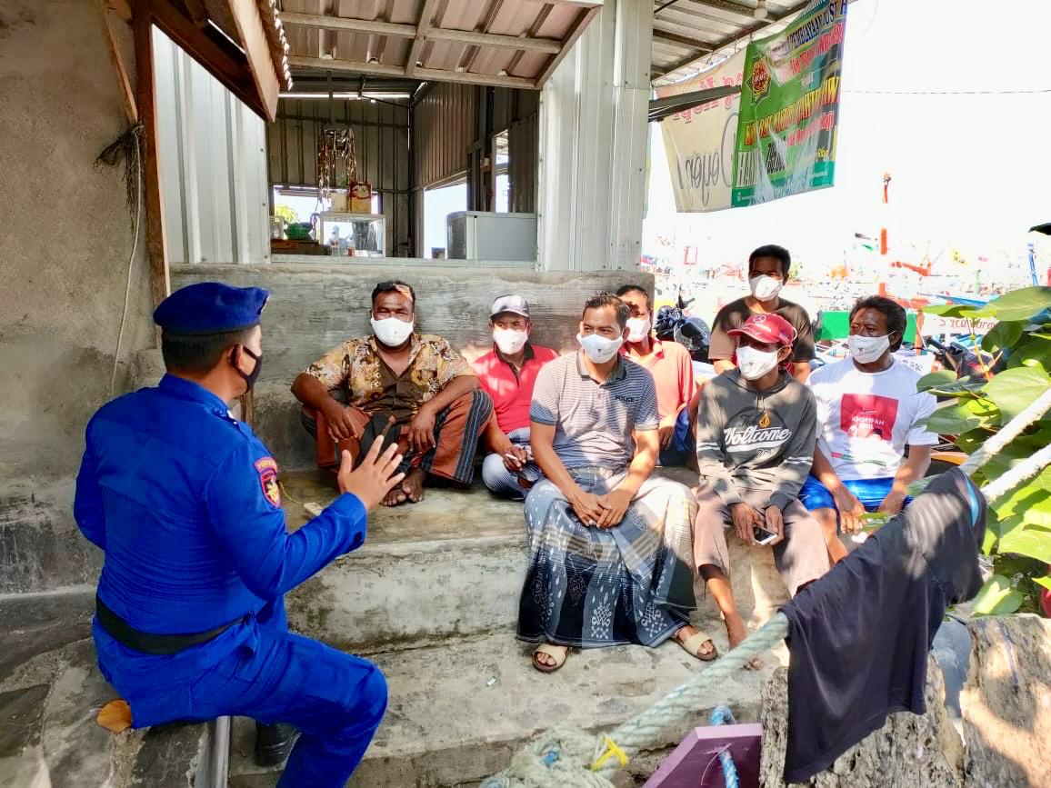 Polisi Gresik Duduk Bersama Nelayan Sosialisasi Larangan Penggunaan Trawl