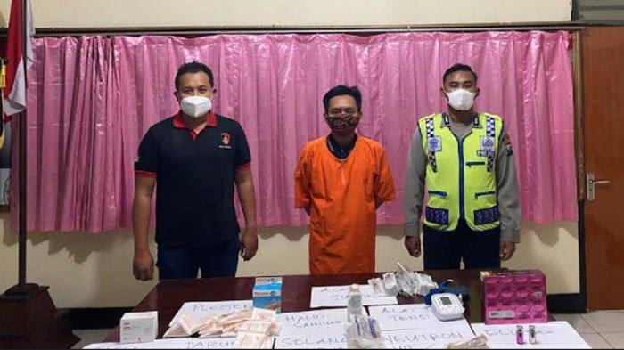 Layani Suntik Putih Illegal, Tukang Potong Rambut di Gresik Diamankan Polisi