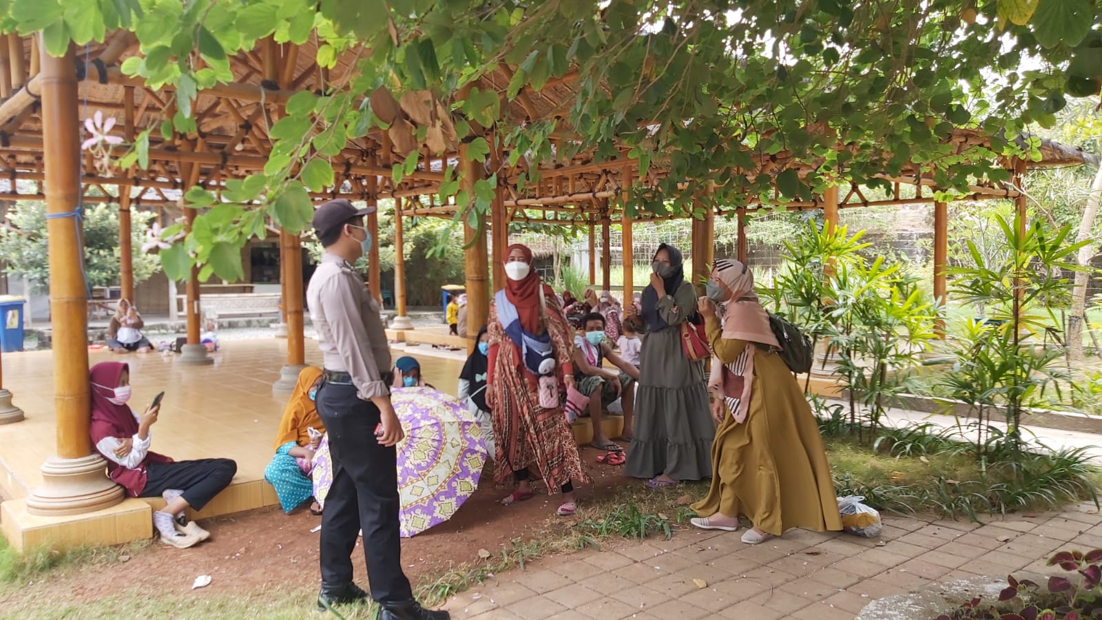 Polsek Manyar Gresik Terjunkan Bhabinkamtibmas Imbau Masyarakat Waspadai DBD.