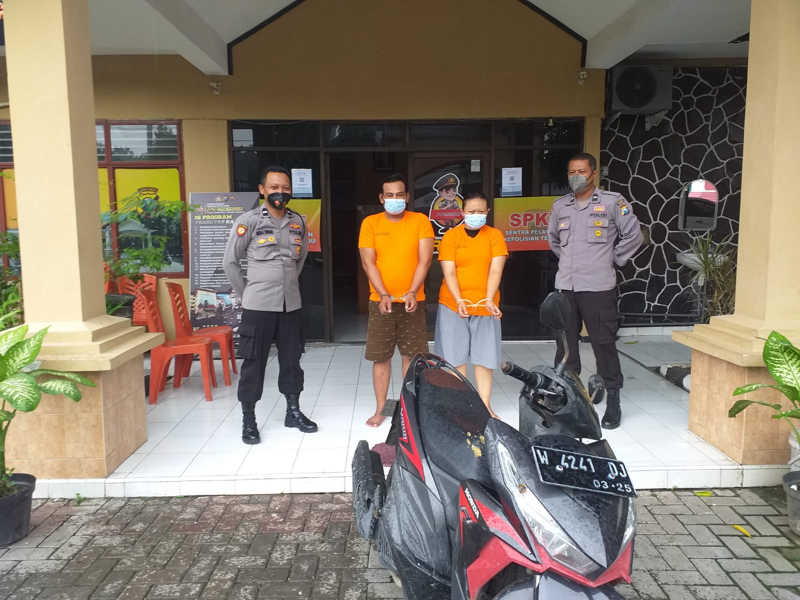 Nyungsep Got, Dua Sejoli asal Surabaya Curi Motor di Masjid Gresik