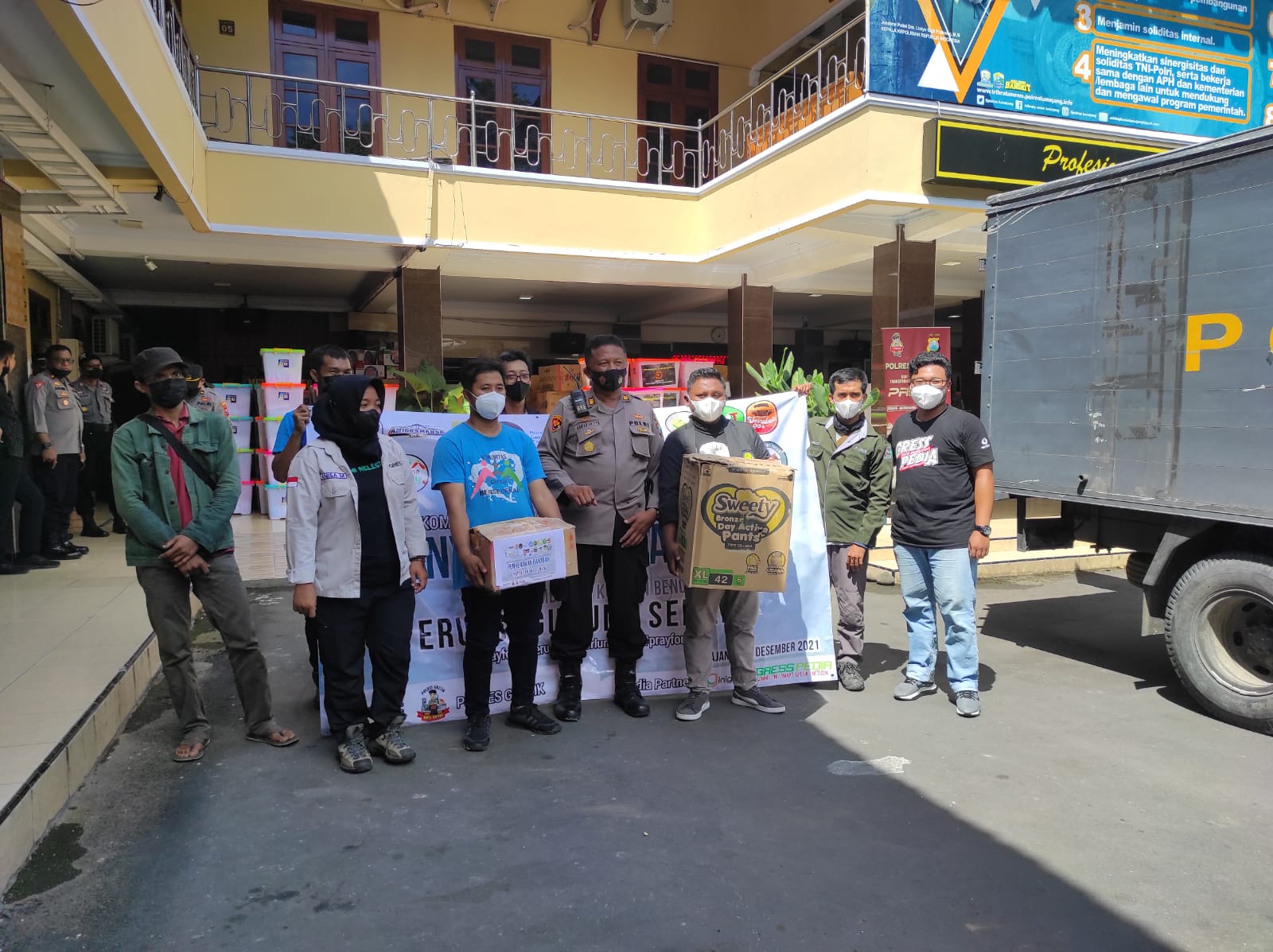 Aliansi Lintas Komunitas Sosial di Gresik Peduli Korban Erupsi Semeru