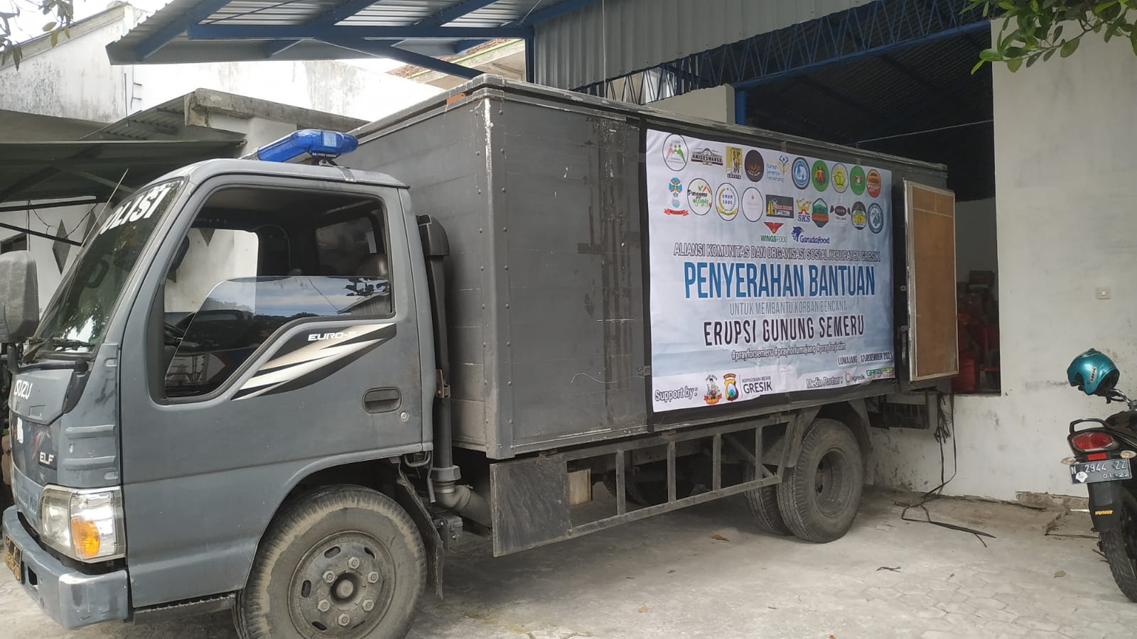 Aliansi Lintas Komunitas Sosial di Gresik Peduli Korban Erupsi Semeru