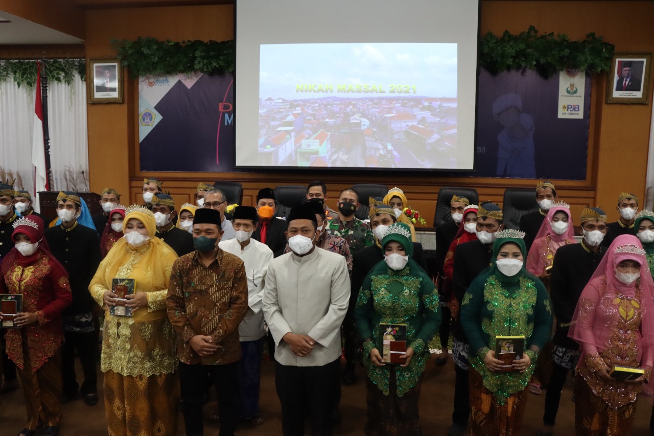 Kapolres Gresik Hadiri DPRD Mantu, Belasan Pasangan Nikah di Gedung DPRD