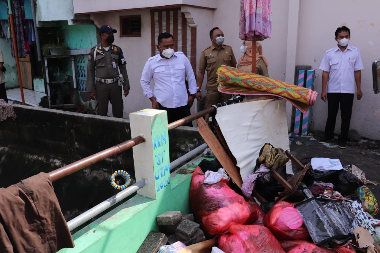 Jalan Samanhudi Kerap Banjir, Bupati Gresik Lakukan ini