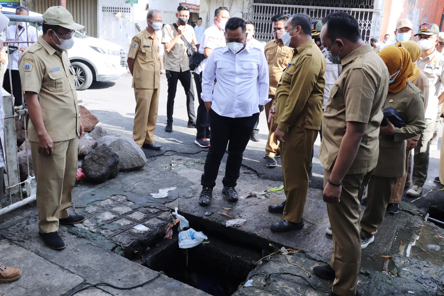 Jalan Samanhudi Kerap Banjir, Bupati Gresik Lakukan ini