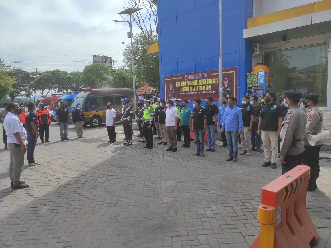 Puluhan Sopir dan Kondektur Bus Jalani Tes Urine di Terminal Bunder Gresik