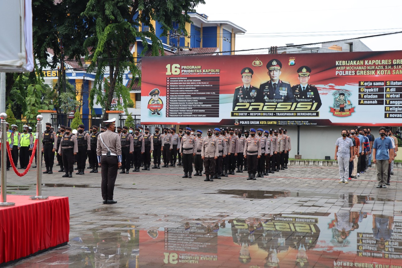 Ratusan Personel Polres Gresik Siap Amankan Malam Tahun Baru di Gresik