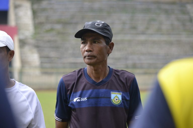 Khusairi Resmi Jadi Pelatih Sementara Gresik United