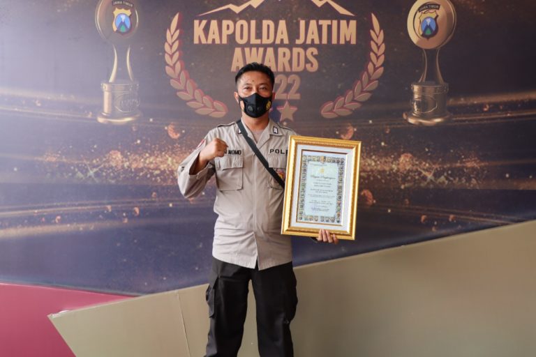 Polisi Gresik ini di Nobatkan Sebagai Salah Satu Bhabinkamtibmas Terbaik Polda Jatim
