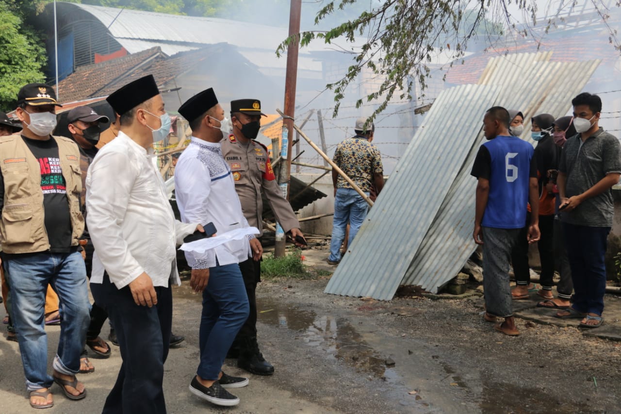 Gercep Bupati Gresik Tinjau Lokasi Kebakaran Pasar Sidayu