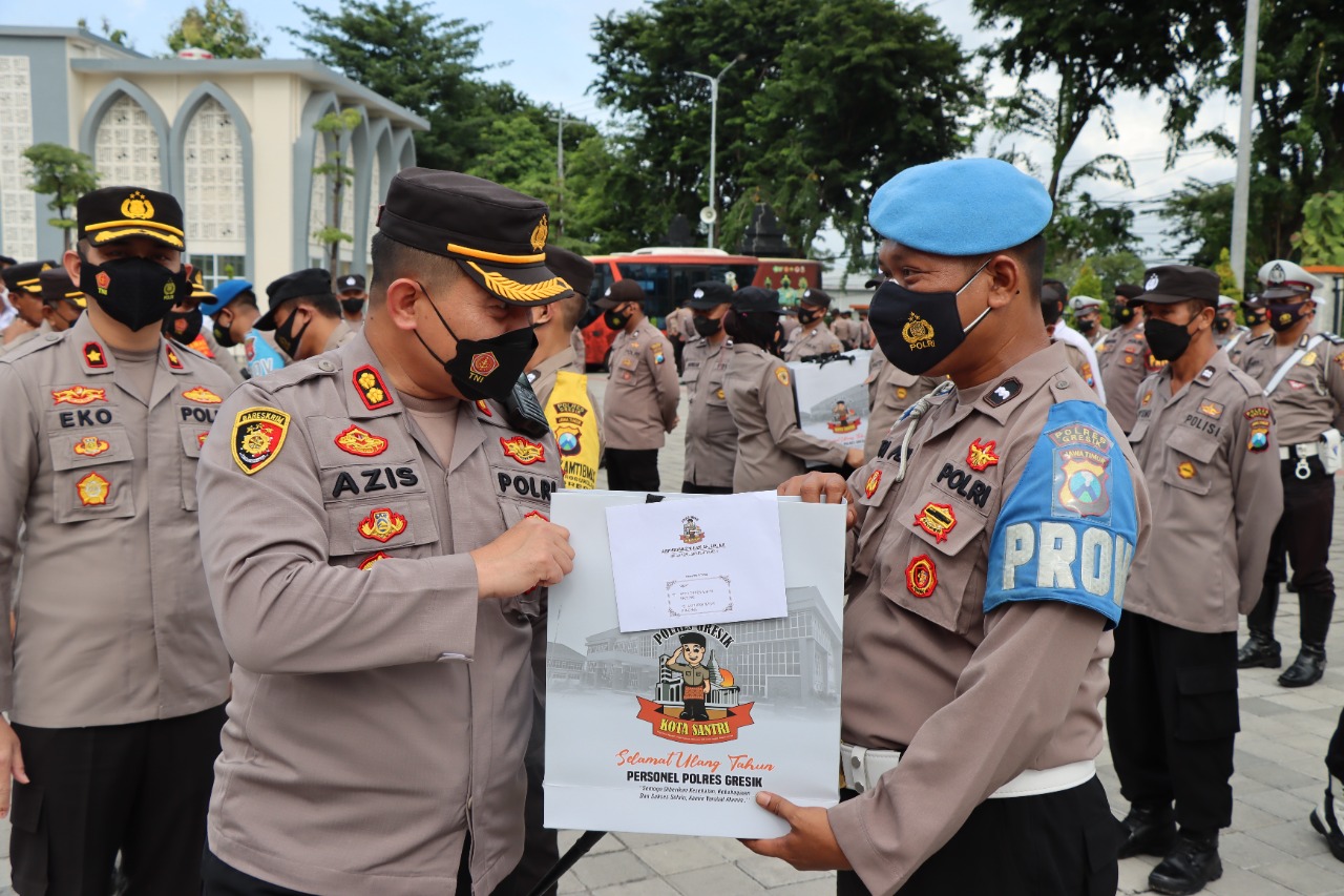 Kapolres Gresik Ingatkan Penegakan Disiplin Prokes Beri Motivasi Anggota