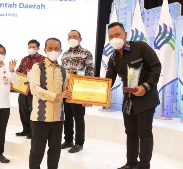 Bupati Gresik Kembali Raih Penghargaan Atas Capaian Realisasi Investasi