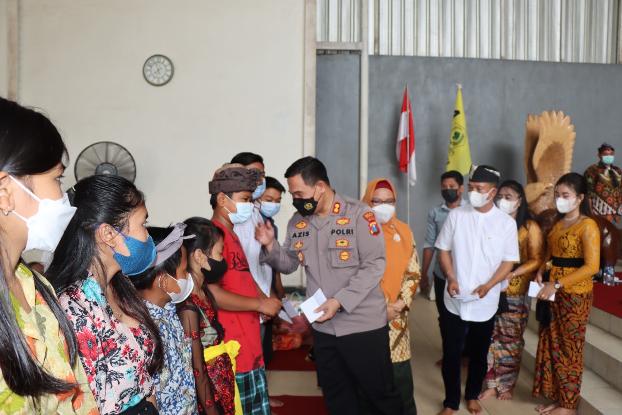 Kapolres Gresik Hadiri Pembagian Paket Sembako Dan Santunan Anak Yatim Dalam Rangka Perayaan Hari Raya Nyepi 1944 Saka