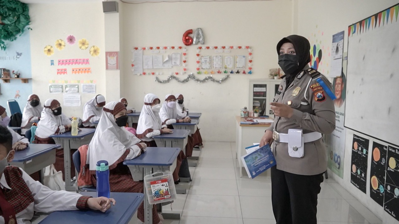 Polres Gresik Beri Materi Pendidikan Lalu Lintas dalam Operasi Keselamatan Semeru 2022