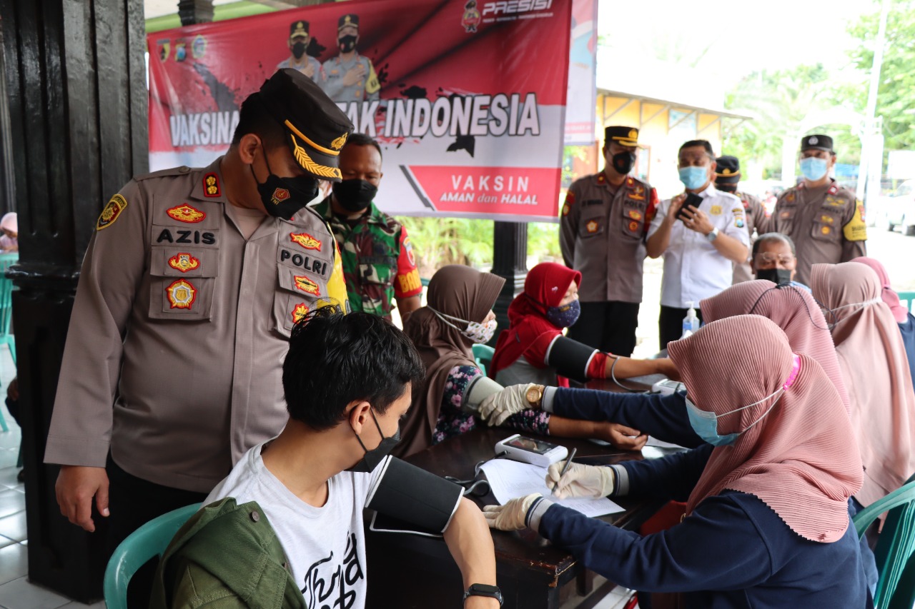 Polres Gresik Fasilitasi Vaksin Kepada Warga di Kelurahan