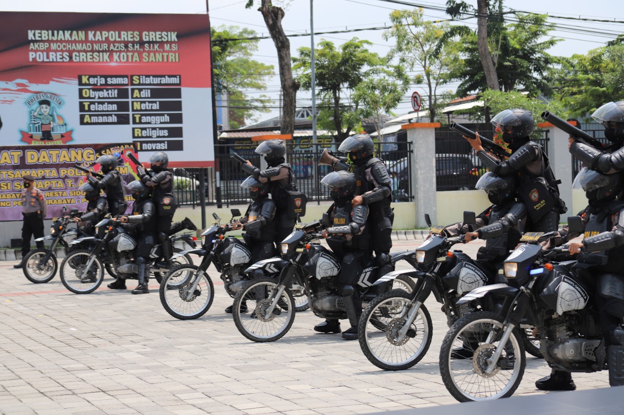 4 Polres Jajaran Polda Jatim Lakukan Asistansi Pengendalian Massa di Polres Gresik