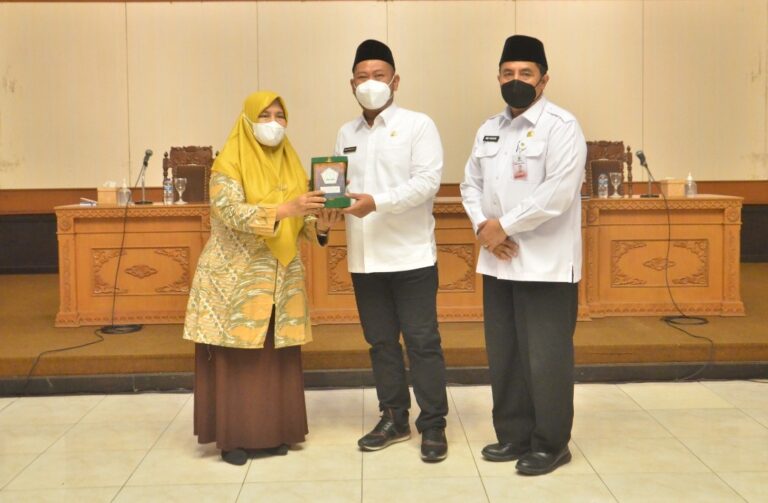 Terima Kunjungan Anak TK Mahkota, Bupati Gresik Harapkan Kebiasaan Membaca Menjadi Rutinitas