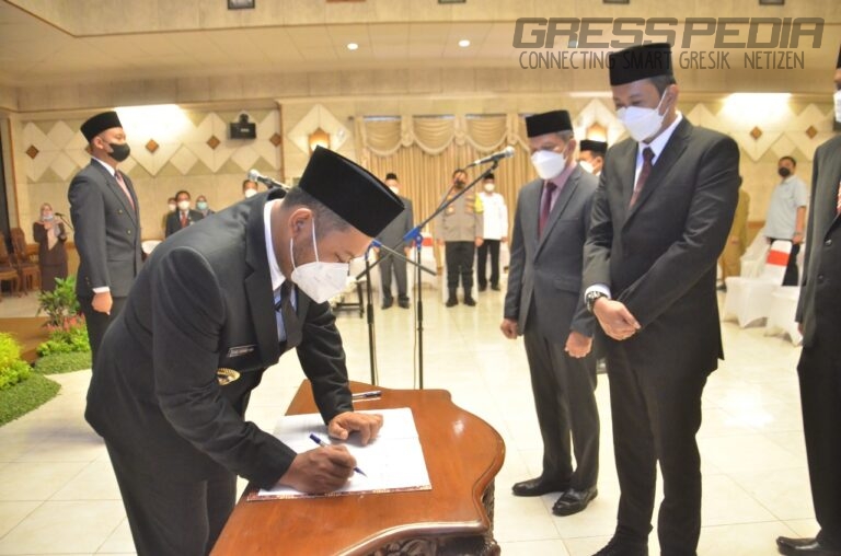 Bupati Gresik Lantik Direksi Perumda Giri Tirta Yang Baru, Begini Harapannya