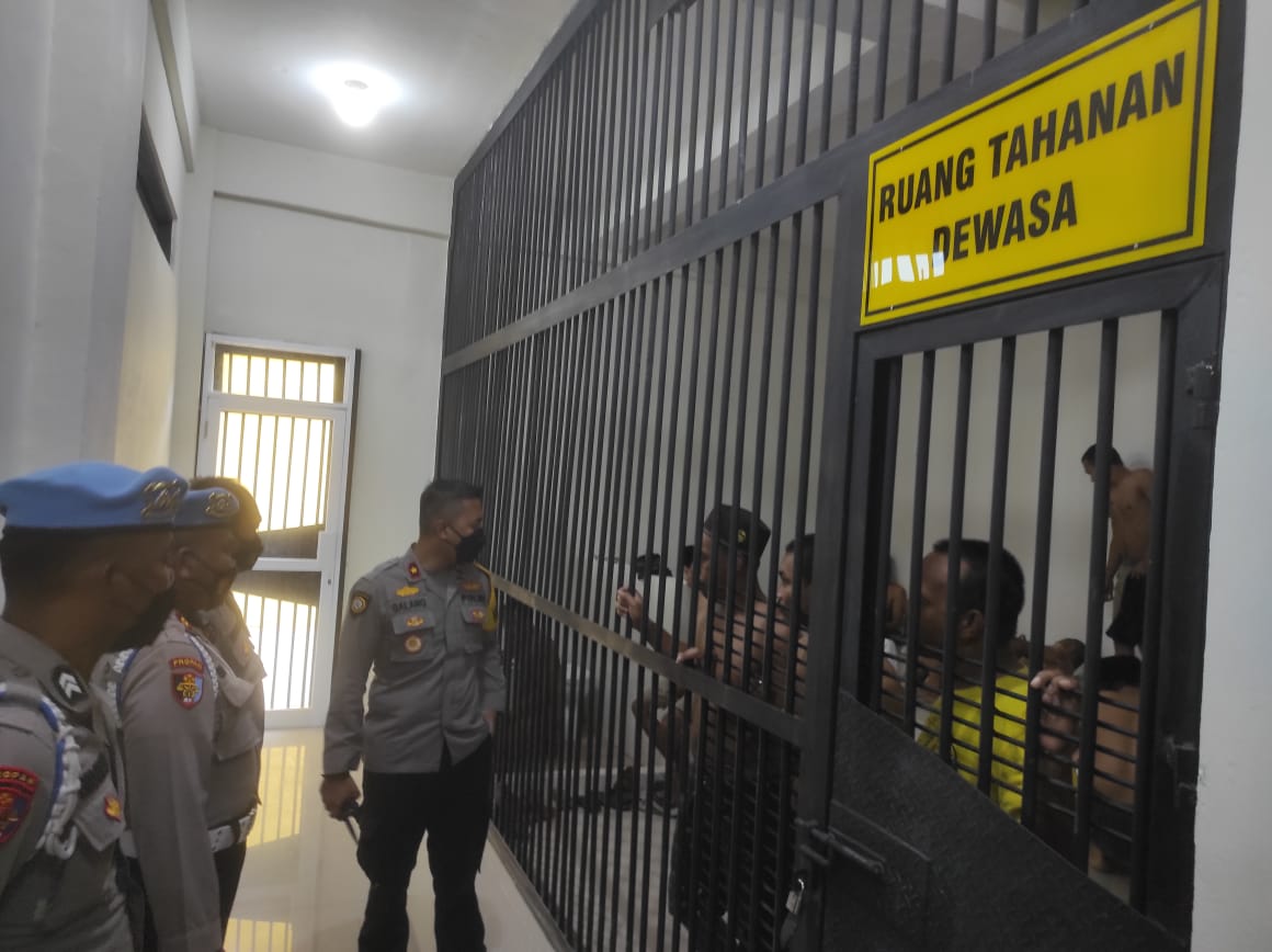 Puluhan Penghuni Rutan Polres Gresik Pindahan ke Tempat Baru