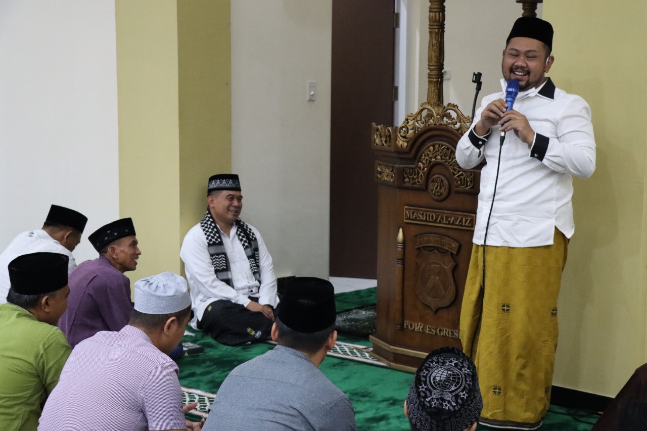 Selepas Sholat Tarawih, Gus Yani dan Kapolres Gresik Jenguk Tahanan