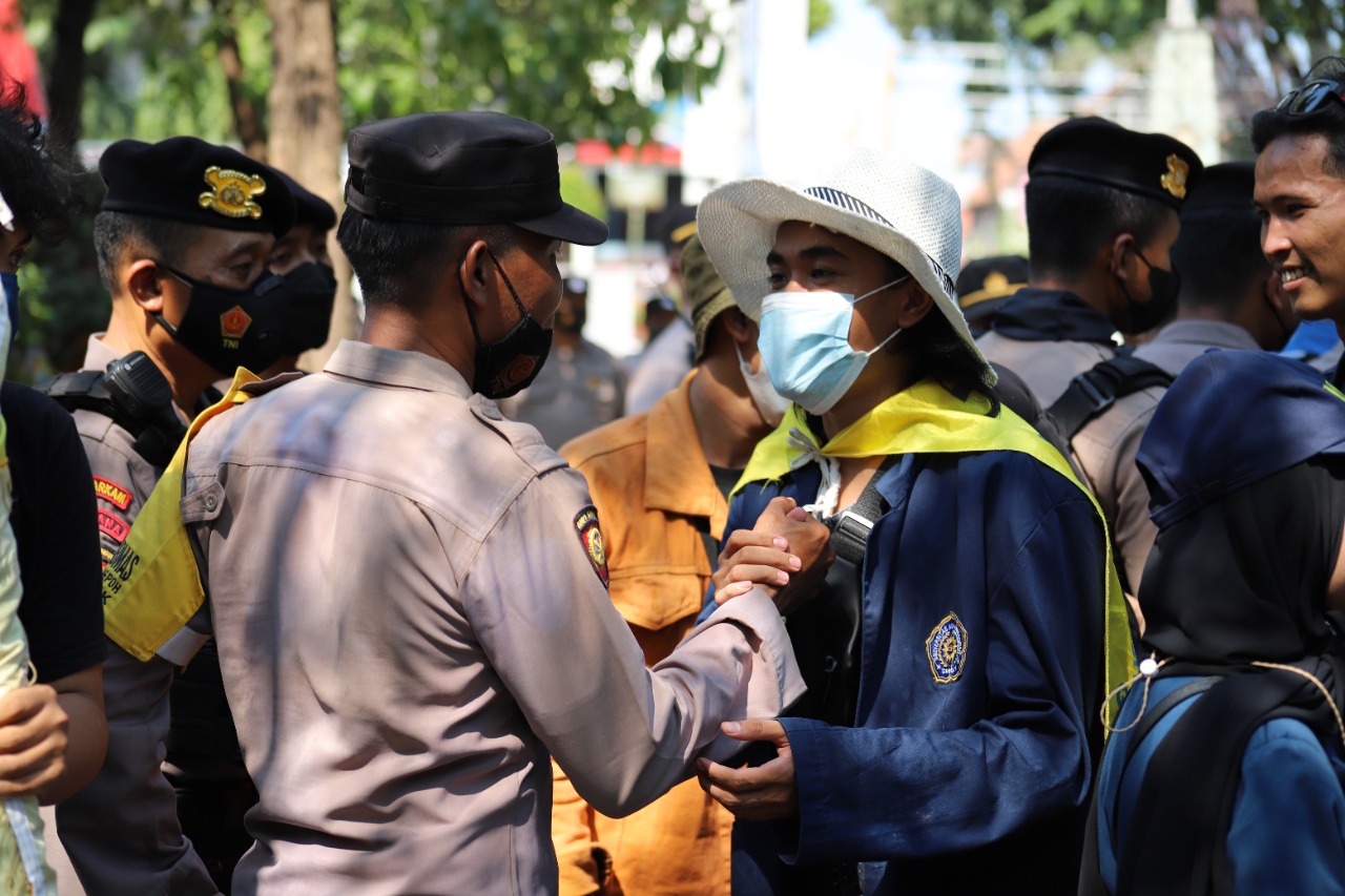 Kapolres Gresik: Aksi Demo Mahasiswa di Depan Gedung DPRD Gresik Kondusif