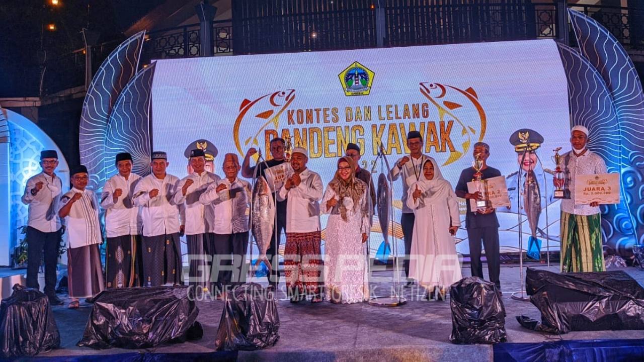 Bandeng 18 Kg Menangkan Kontes Bandeng Kawak Gresik 2022