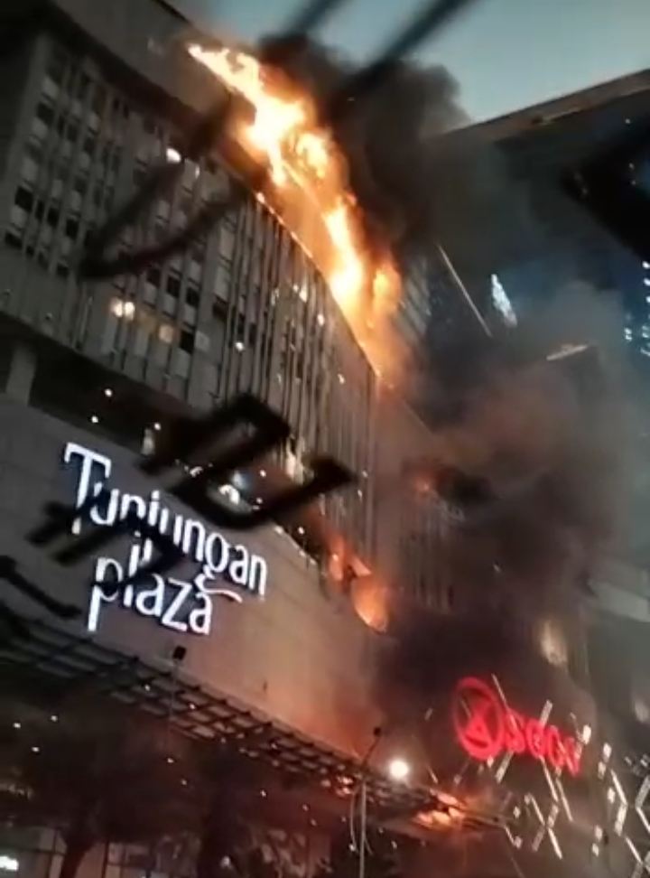Tunjungan Plaza 5 Surabaya Terbakar