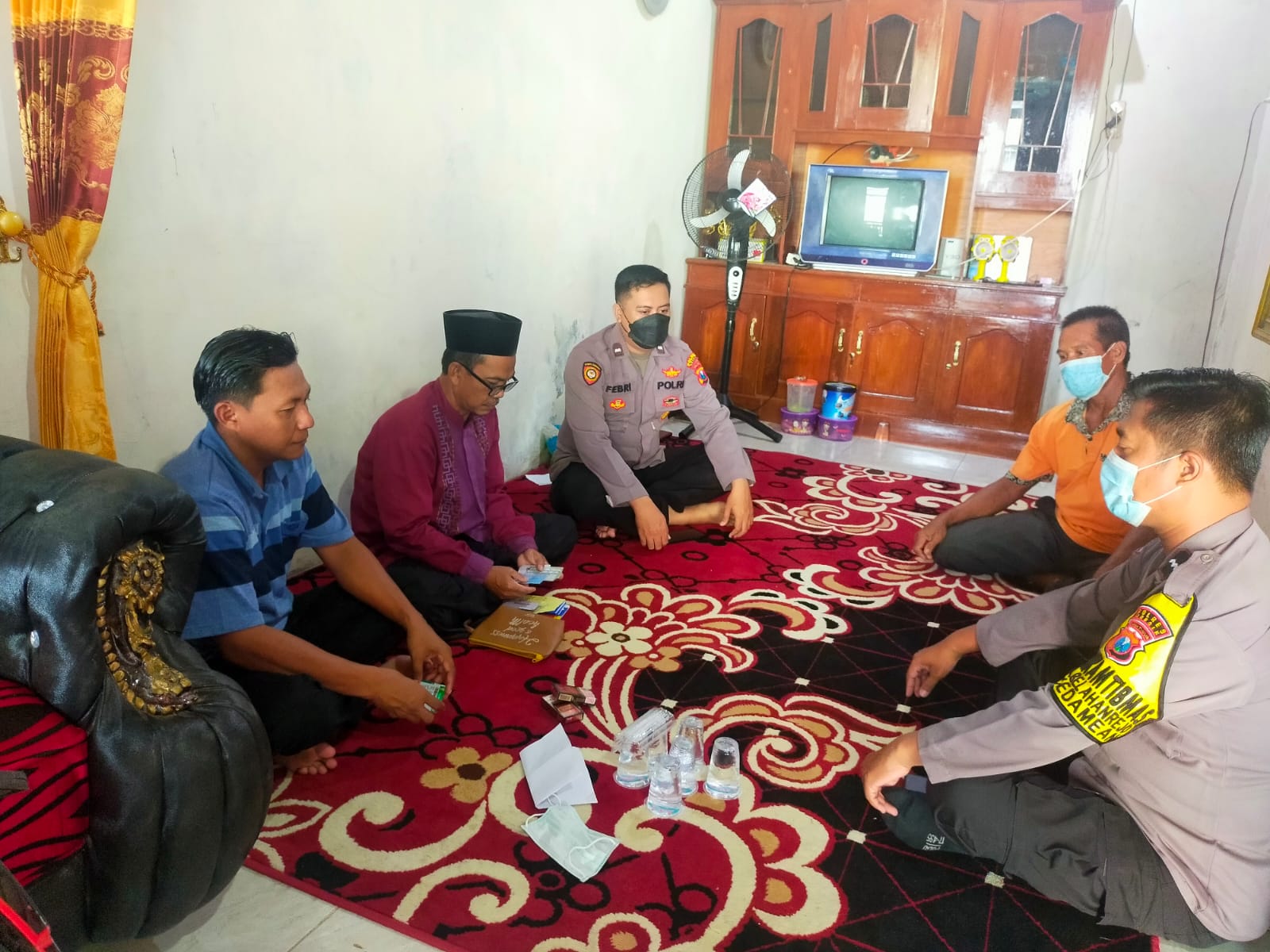 Polres Gresik Takziah ke Rumah Duka Korban Kecelakaan Tol Sumo di Kedamean