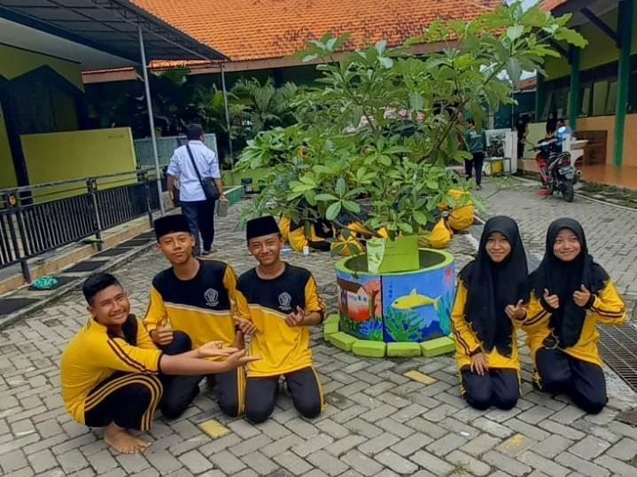 Lomba Mural: Ajang Kreativitas Peserta DDidik MTsN Gresik