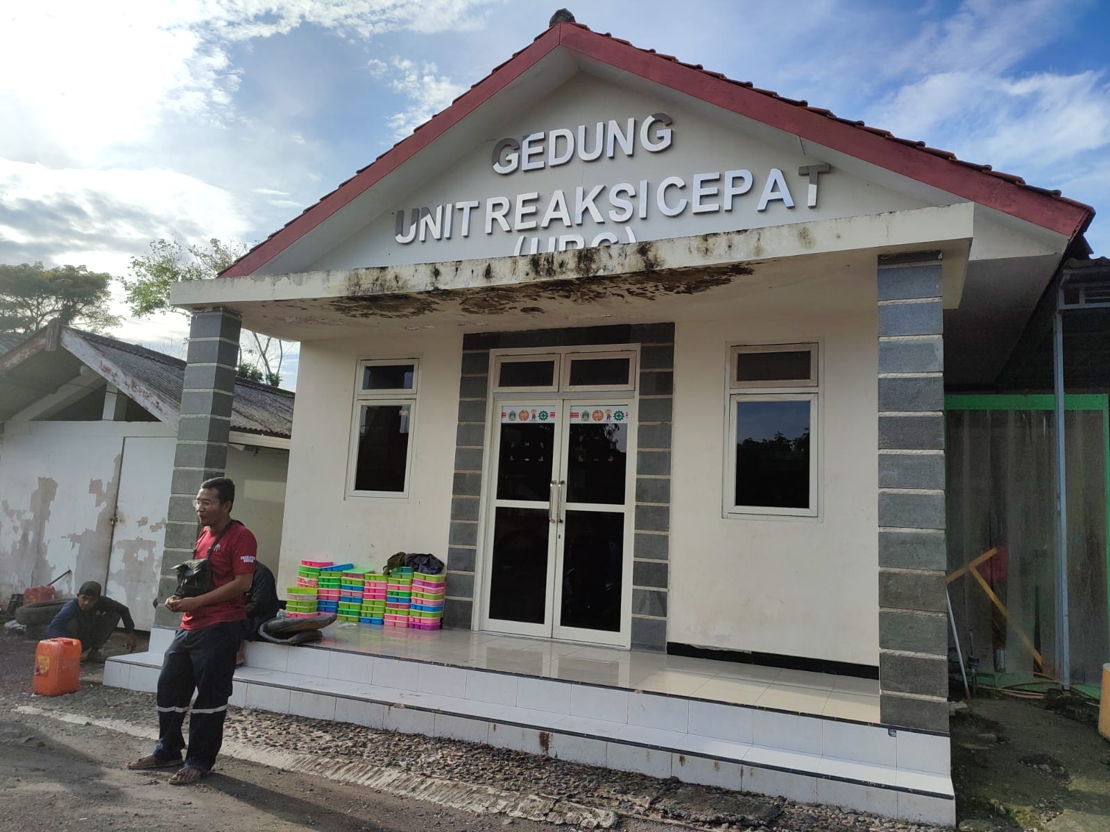 7 Bulan Nunggak Bayar Air Rp 27 Juta, Pegawai URC PUTR Gresik Terpaksa Mandi di Ponten SPBU
