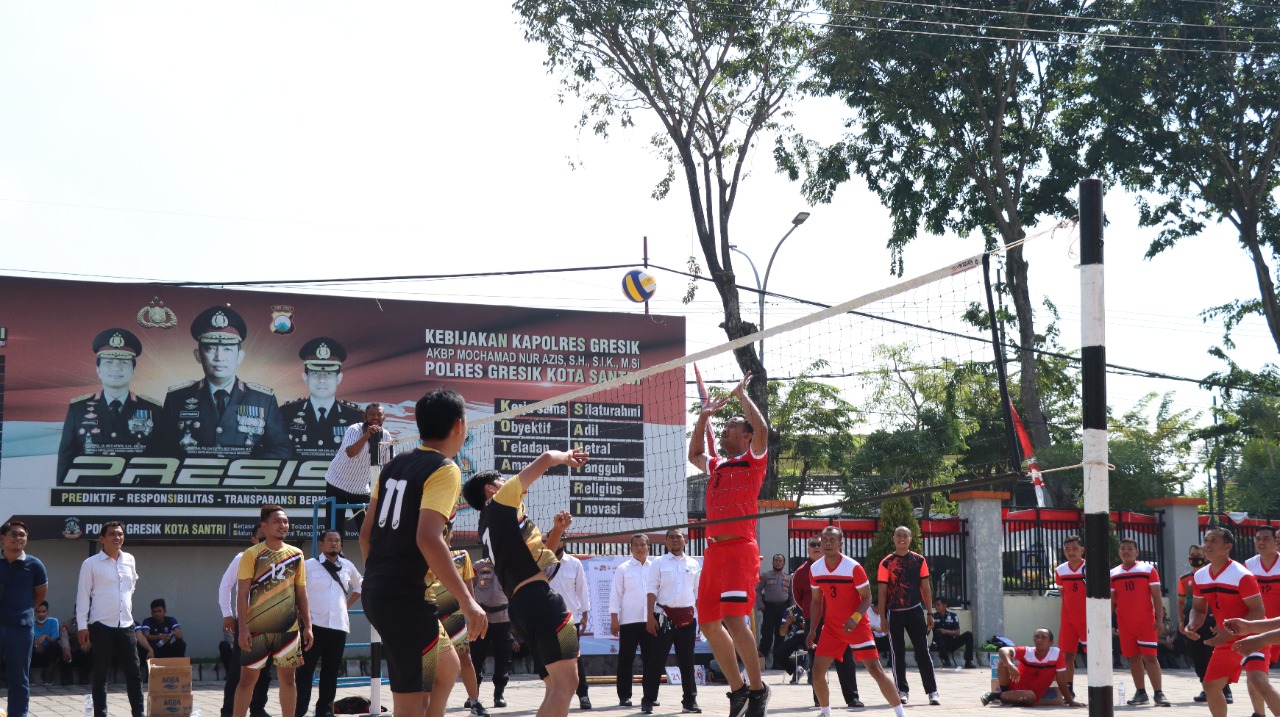 Pererat Kekompakan, Polres Gresik Gelar Lomba Voli Antar Satuan Maupun Polsek