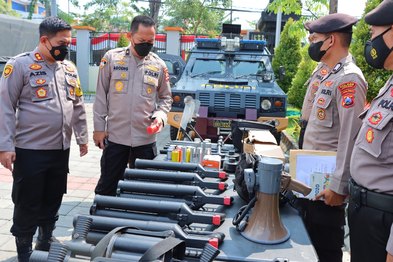 Puslitbang Polri Cek Peralatan Dalmas dan PHH Polres Gresik