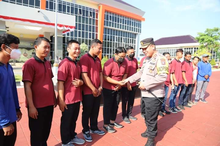 Kapolres Gresik Beri Pekerjaan Penyandang Disabilitas di Polres Gresik.