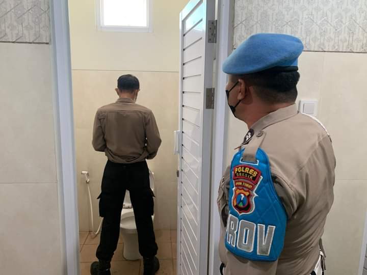 Seluruh Anggota Polres Gresik di test urine, Hasilnya Negatif