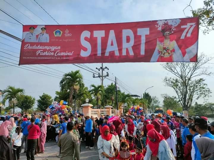 Pemdes Tumapel Gresik Ikut Meriahkan Duduksampeyan Fashion Carnival