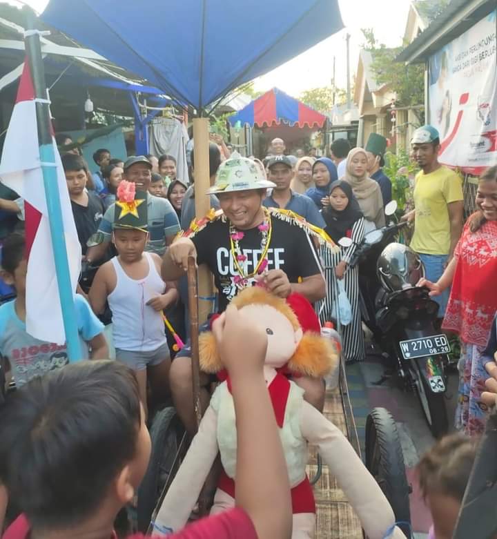 Momen Pak RT Diarak Oleh Warga RT 5 Di Kelurahan Karang Turi Gresik