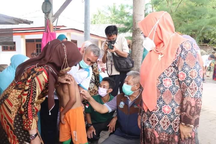 Wabup Gresik dan Kadinkes Tinjau Layanan Kesehatan Gratis Warga Kepulauan Gili