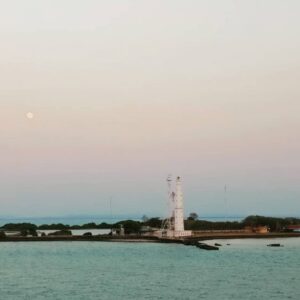 Mengintip Indahnya Pulau Nyamukan di Utara Gresik atau dikenal dengan Karang Jamuang