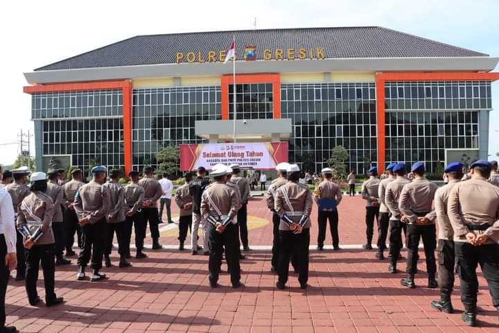 Pimpin Apel, Kapolres Gresik Beri Pesan Laksanakan Tugas Dengan Profesional